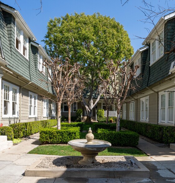 More Photos Of 1720-1728 Whitley Ave, Los Angeles Loft Creative Space For Lease