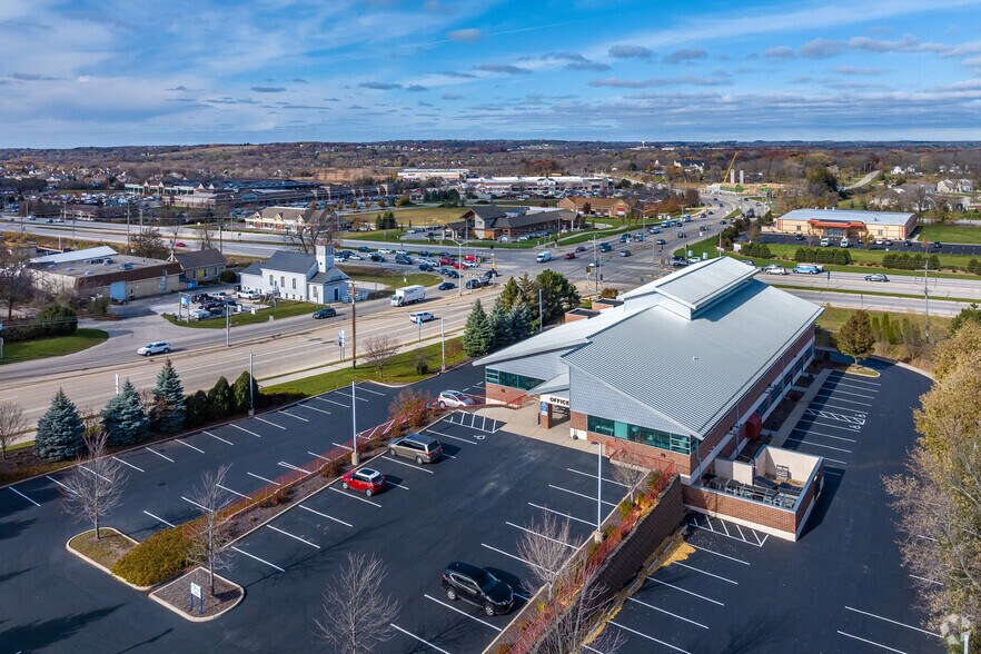 More Photos Of W239 N3490 Pewaukee Rd, Pewaukee Office For Sale