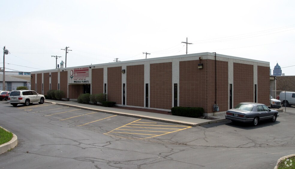 More Photos Of 425 W Walnut St, Milwaukee Freestanding For Lease