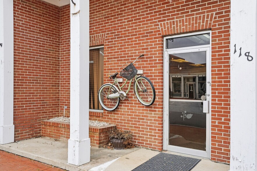 More Photos Of 118 Main st, Blackwater Office For Sale