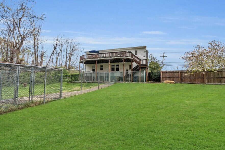 More Photos Of 261 Rt 34, Colts Neck Veterinarian Kennel For Sale