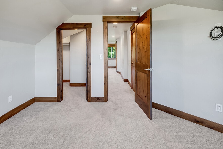 More Photos Of 16303 64th St E, Sumner Office For Lease