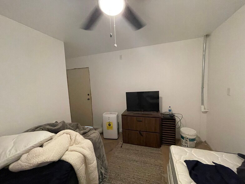 More Photos Of 712 W California Ave, Ridgecrest Warehouse For Sale