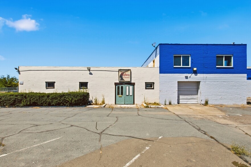 More Photos Of 1319-1323 W Texas St, Fairfield Freestanding For Sale