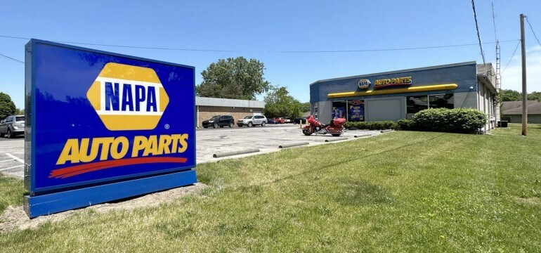 Primary Photo Of 8012 Lewis Ave, Temperance Auto Repair For Sale