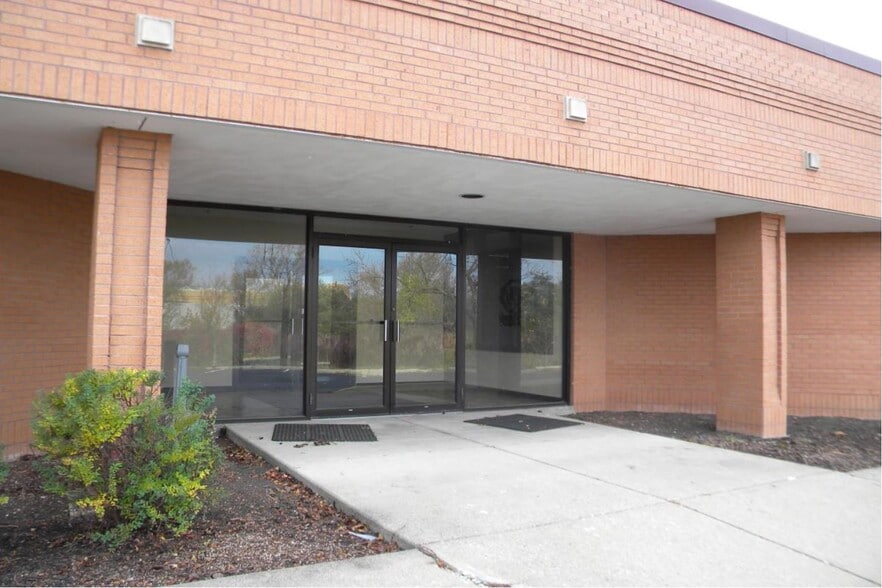 More Photos Of 1477 Barclay Blvd, Buffalo Grove Office For Sale