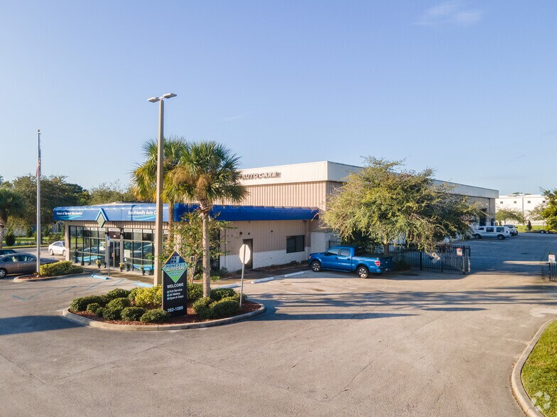 More Photos Of 724 S Nova Rd, Ormond Beach Service For Lease