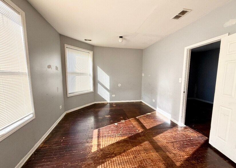 More Photos Of 342 E 71st St, Chicago Apartments For Lease