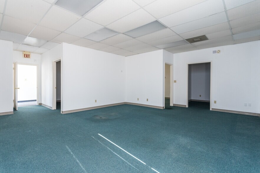 More Photos Of 2900 W Park Row Dr, Pantego Office For Sale