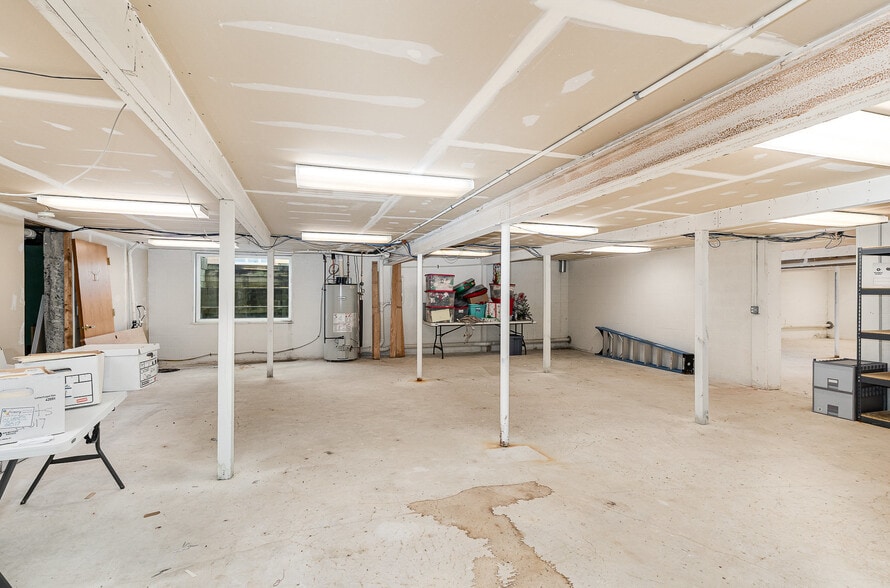 More Photos Of 635 N Center Rd, Saginaw Office For Sale