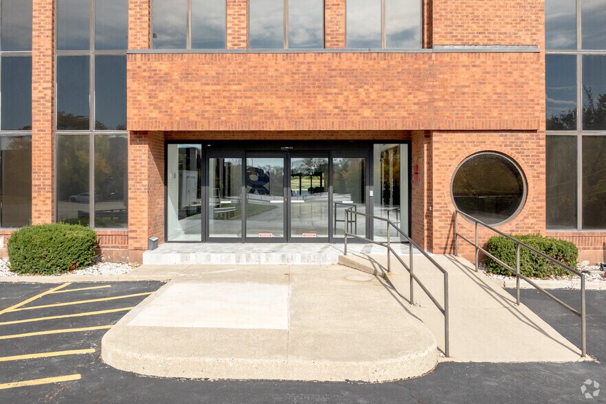 More Photos Of 2115 Butterfield Rd, Oak Brook Office For Lease