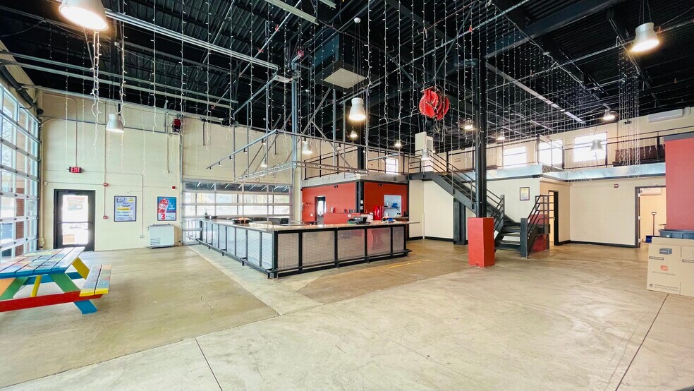 More Photos Of 24619 Chagrin Blvd, Beachwood Freestanding For Lease