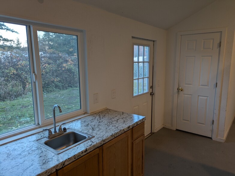 More Photos Of 10301 31st St E, Edgewood Contractor Storage Yard For Lease