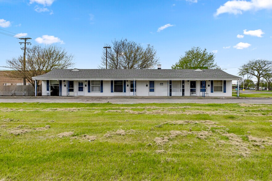 More Photos Of 228 Inkster Rd, Inkster Apartments For Sale