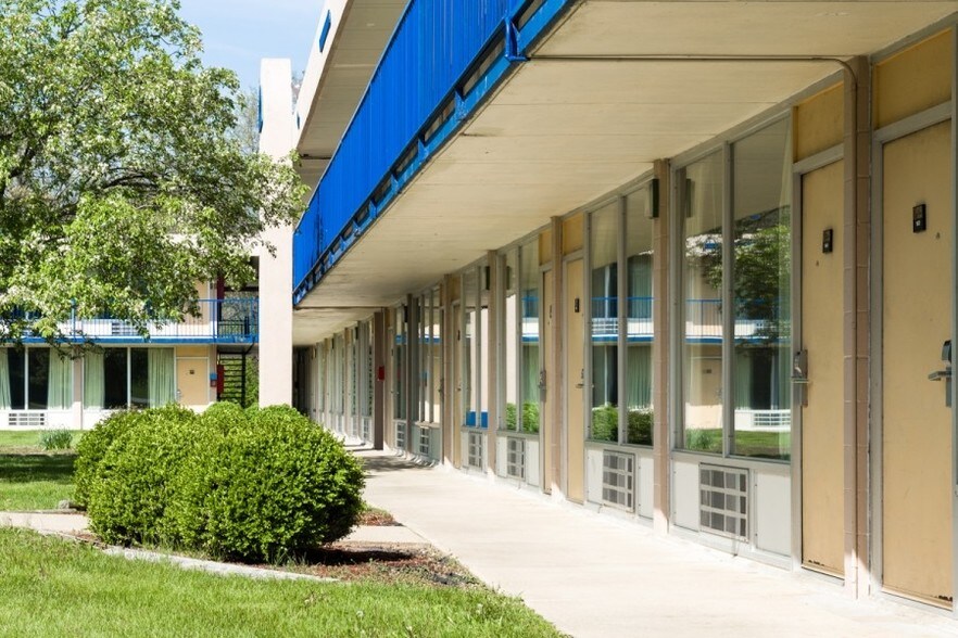 More Photos Of 1400 N Lafayette St, Macomb Hospitality For Sale