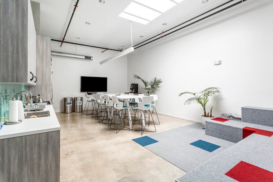 More Photos Of 5285 W Washington Blvd, Los Angeles Loft Creative Space For Sale