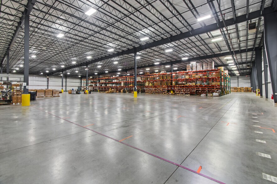More Photos Of 2435 Schultz Rd, Neenah Warehouse For Lease