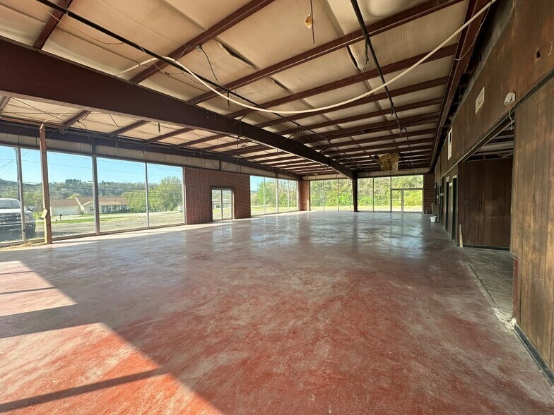 More Photos Of 1662 Murfreesboro Rd, Woodbury General Retail For Sale