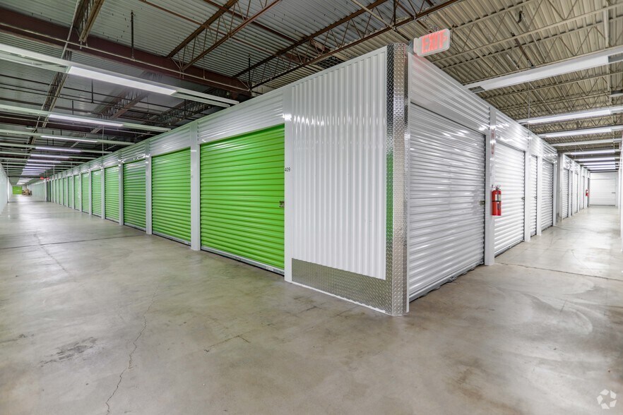 More Photos Of 3784-3800 W Broad St, Columbus Self Storage For Sale