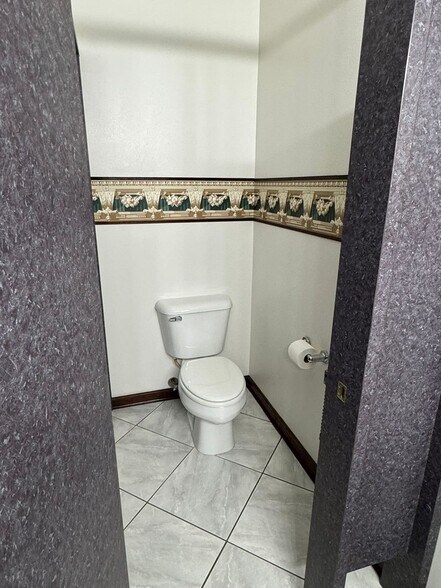 More Photos Of 505 Quarry St, Eagle Pass Office For Sale