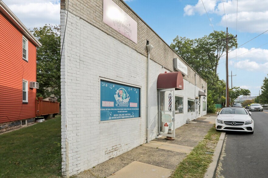 More Photos Of 825-829 Rt-5, Ridgefield General Retail For Sale