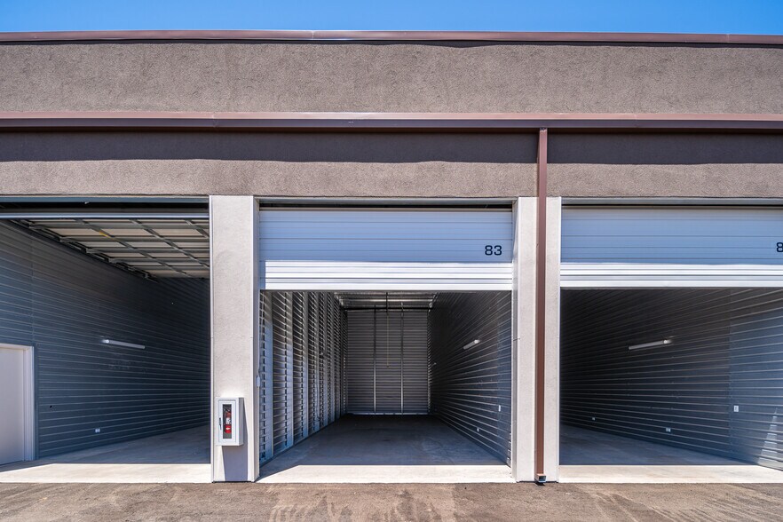 More Photos Of 390 Enterprise Pl, Chandler Self Storage For Sale