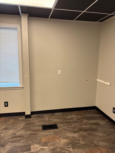 More Photos Of 280 Main St, Westminster Medical For Lease