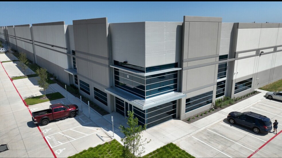 More Photos Of 1425 Susurro Pky, San Marcos Distribution For Lease
