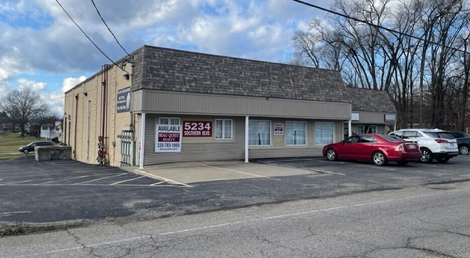 More Photos Of 5234 Southern Blvd, Boardman Flex For Lease