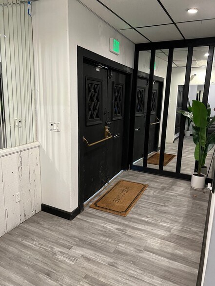 More Photos Of 9121 Woodman Ave, Arleta Storefront Retail Office For Sale