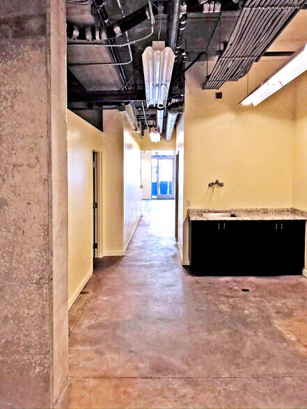 More Photos Of 2004 University Ave, Berkeley Apartments For Lease