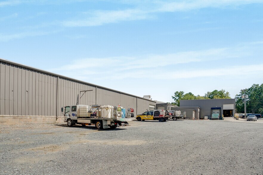 More Photos Of 1379 McDow Dr, Rock Hill Warehouse For Lease
