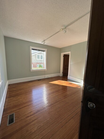 More Photos Of 93 Church St, Asheville Office For Lease