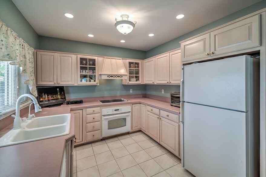 More Photos Of 1808-1810 Mount Holly Rd, Burlington Flex For Sale