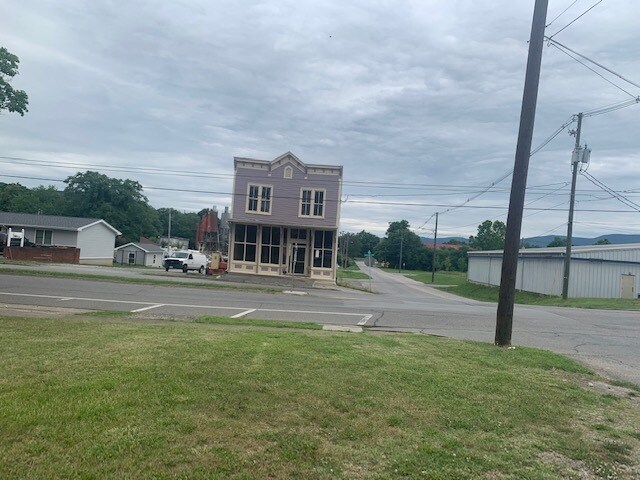 More Photos Of 901 S Colorado St, Salem Storefront For Sale