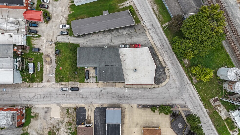 More Photos Of 41 Railroad St, New London Storefront For Sale