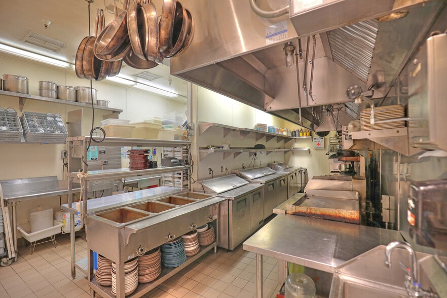 More Photos Of 7 E Anapamu St, Santa Barbara Restaurant For Sale