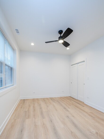 More Photos Of 6050 Eberhart ave, Chicago Apartments For Sale