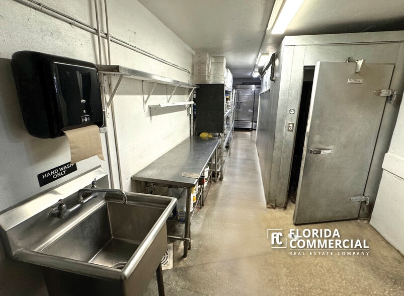 More Photos Of 300 SW Federal Hwy, Stuart Restaurant For Sale