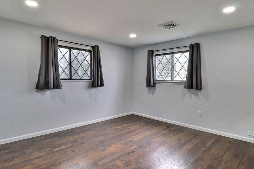 More Photos Of 3360 PA-940, Mount Pocono Specialty For Sale