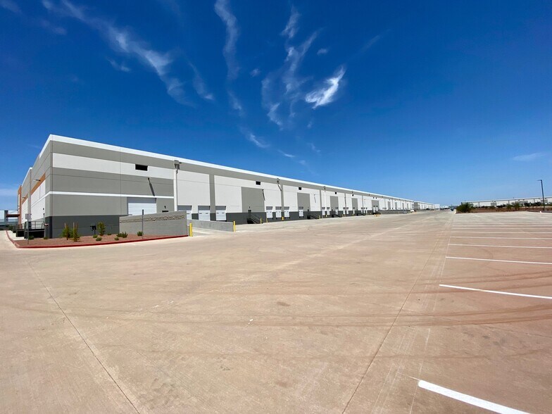 More Photos Of 9393 W Buckeye Rd, Tolleson Unknown For Lease