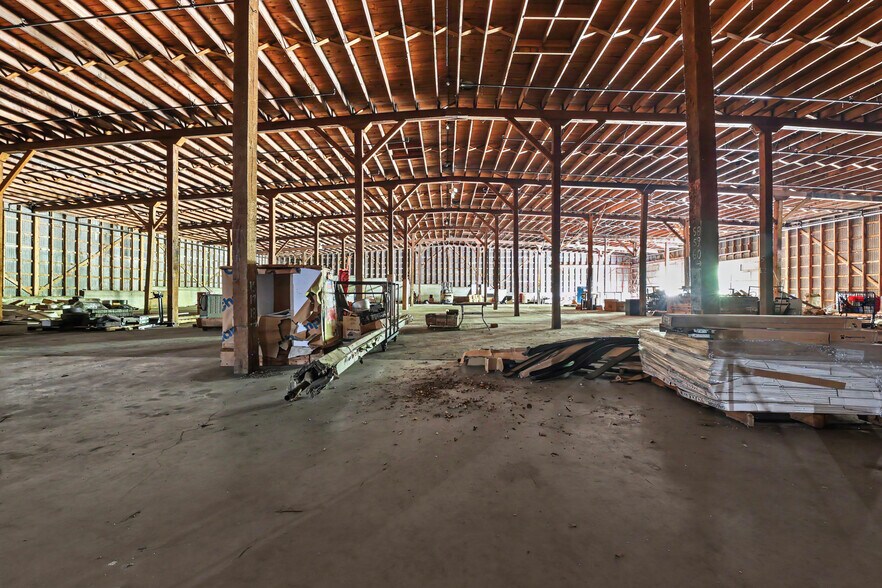 More Photos Of 237 Loretta St, Greeneville Industrial For Sale