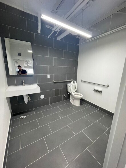 More Photos Of 777 NE 125th St, North Miami Storefront For Sale