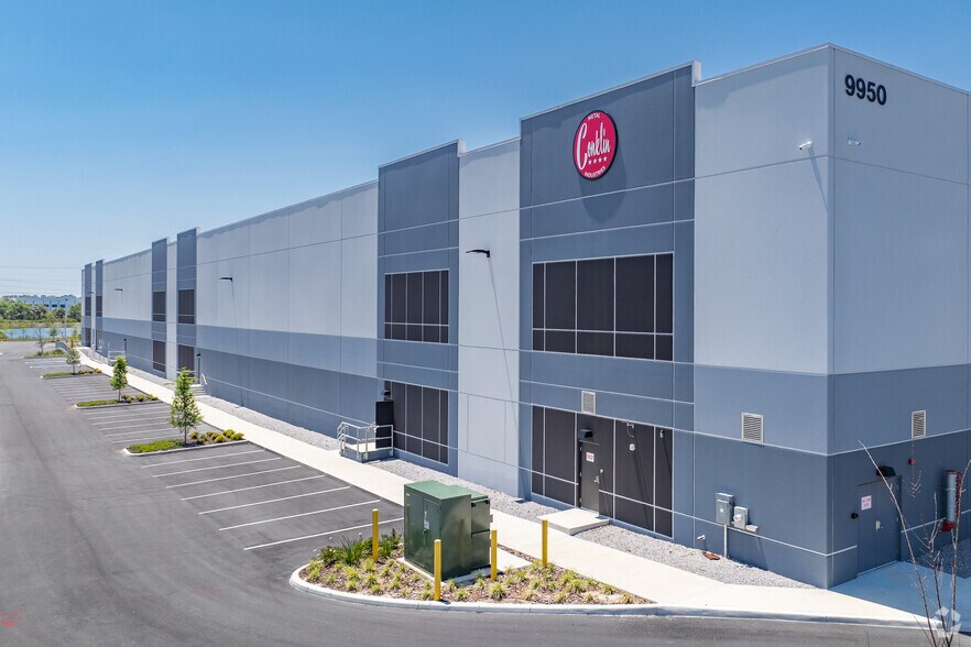 More Photos Of 9950 28th St N, Pinellas Park Distribution For Lease