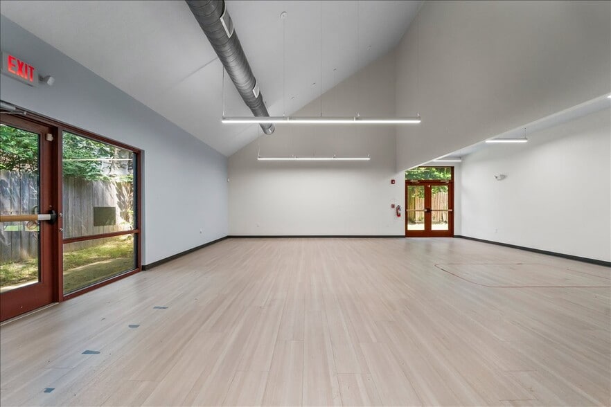 More Photos Of 1430 Poplar Ave, Memphis Office For Sale