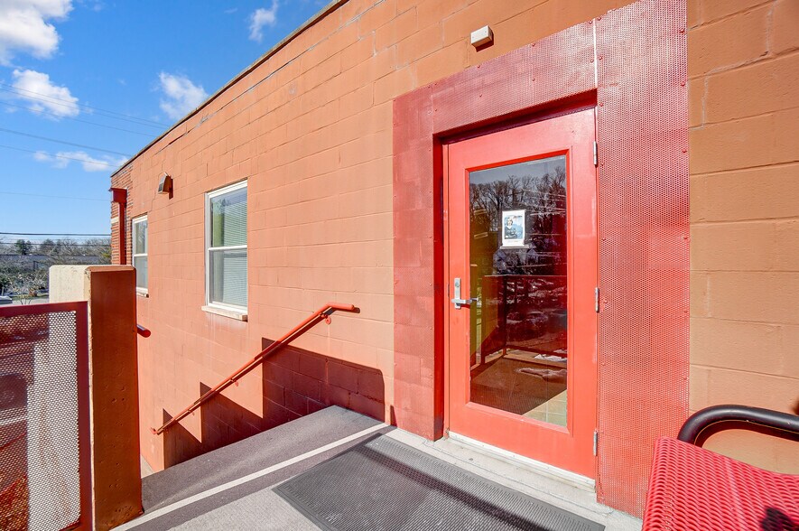 More Photos Of 3925-3927 Brotherton Rd, Cincinnati Office For Sale