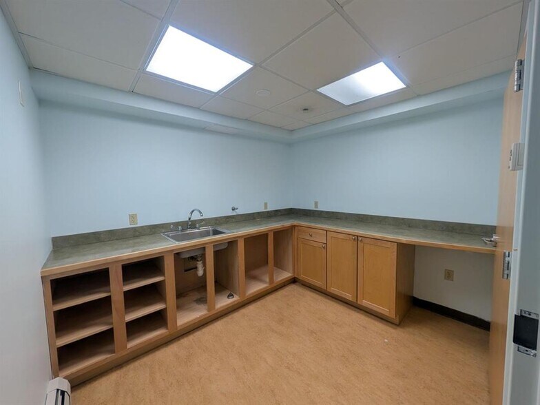 More Photos Of 3 Tremont St, Claremont Office For Lease