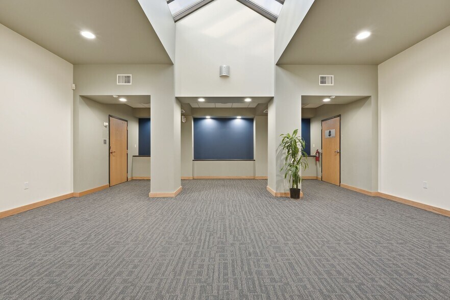 More Photos Of 100 University Dr, Amherst Medical For Lease