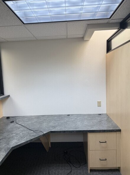 More Photos Of 15955 N Dial Blvd, Scottsdale Light Distribution For Lease