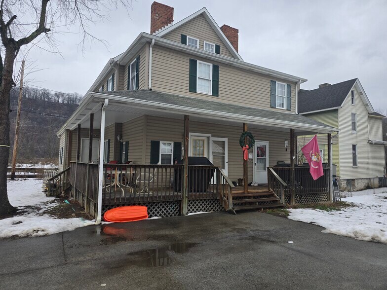 More Photos Of 804 Railroad St, Monongahela Specialty For Sale
